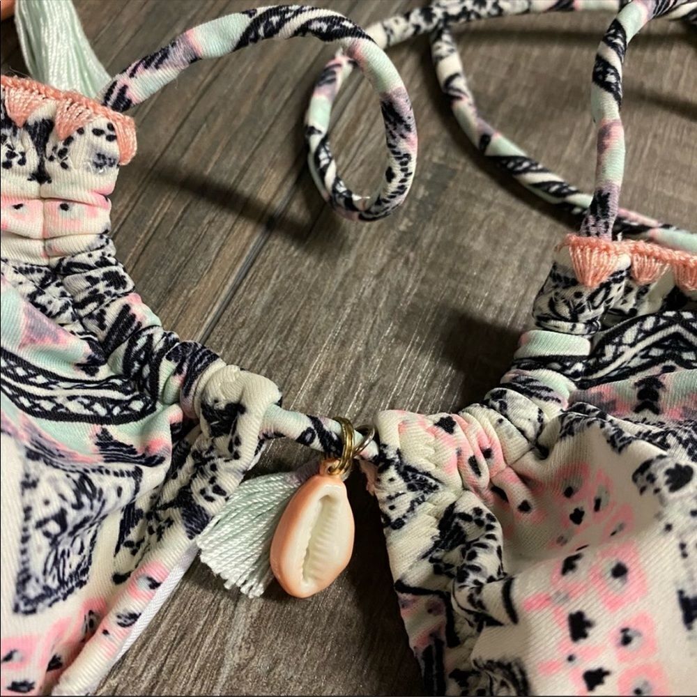 ✨VS Pink Green Aztec Shell Bikini Top✨ - Picture 6 of 8